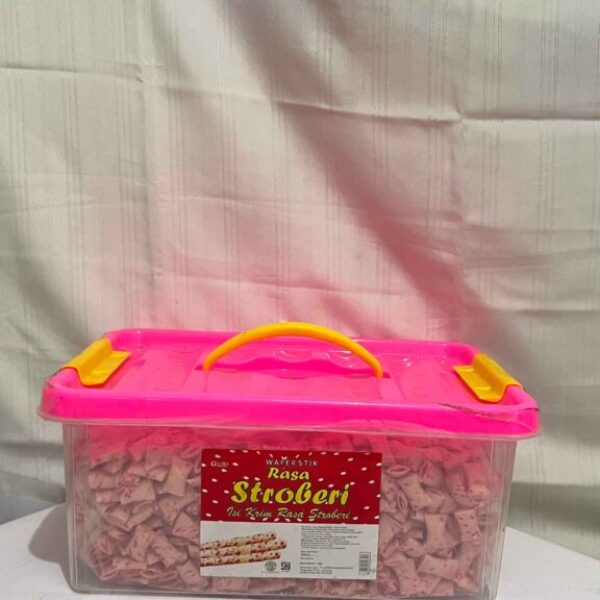 Pillow Strawberry RAVELO