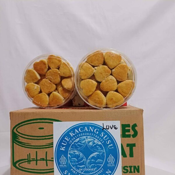 Kue Kacang Love  